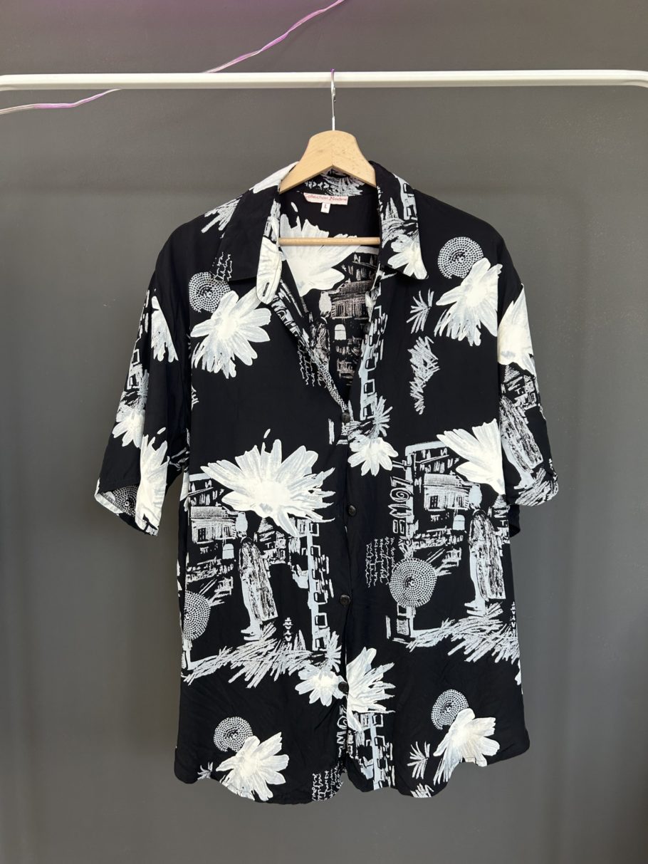 Printed Button Down Size L