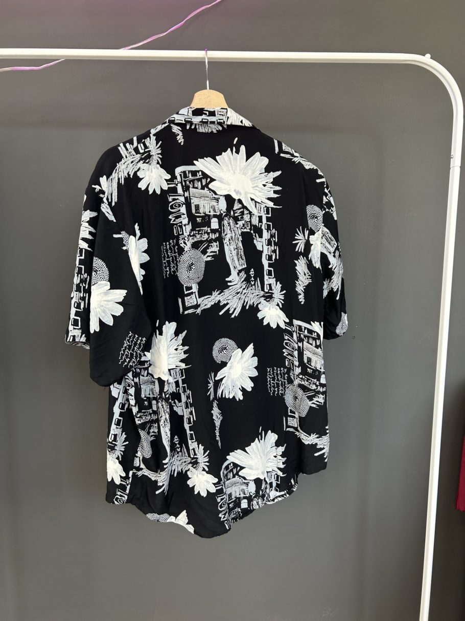 Printed Button Down Size L - Image 2