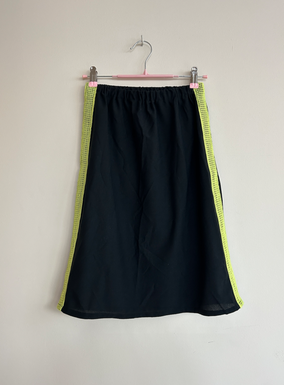 Sporty Knee-Length Skirt with Elastic Waistband | Size Small